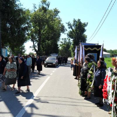 21 iunie: Gherăeşti: Funeraliile sr. Lenuţa Bereşoaei