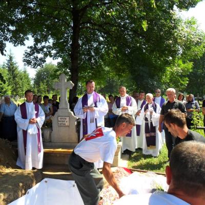 21 iunie: Gherăeşti: Funeraliile sr. Lenuţa Bereşoaei
