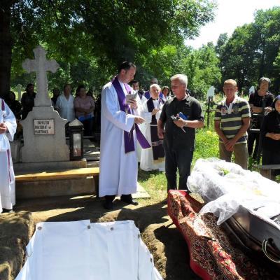 21 iunie: Gherăeşti: Funeraliile sr. Lenuţa Bereşoaei