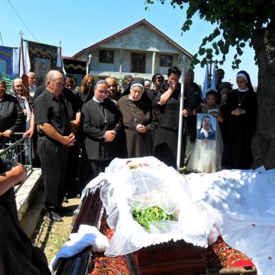21 iunie: Gherăeşti: Funeraliile sr. Lenuţa Bereşoaei
