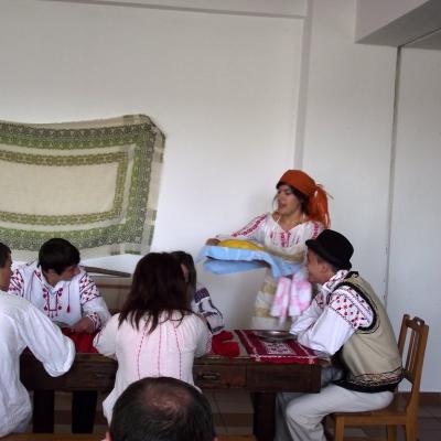 21 iunie: Oneşti: Teatru religios la Liceul teologic romano-catolic