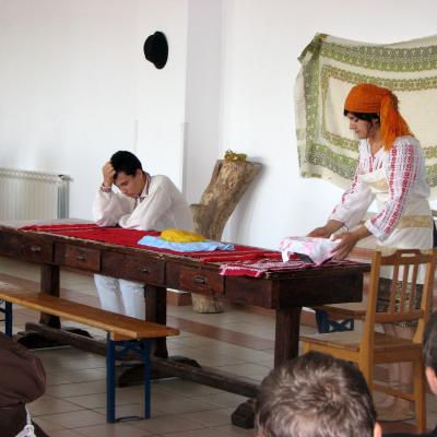 21 iunie: Oneşti: Teatru religios la Liceul teologic romano-catolic