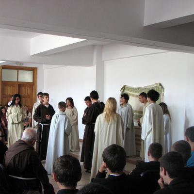 21 iunie: Oneşti: Teatru religios la Liceul teologic romano-catolic
