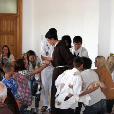 21 iunie: Oneşti: Teatru religios la Liceul teologic romano-catolic