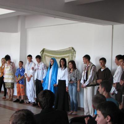 21 iunie: Oneşti: Teatru religios la Liceul teologic romano-catolic