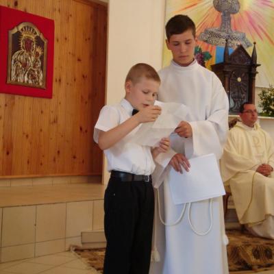 24 iunie: Moineşti: Prima sfântă Împărtăşanie