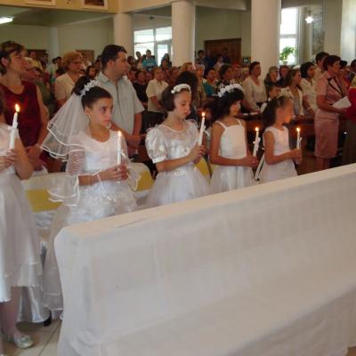 24 iunie: Moineşti: Prima sfântă Împărtăşanie