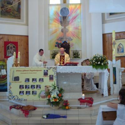 24 iunie: Moineşti: Prima sfântă Împărtăşanie