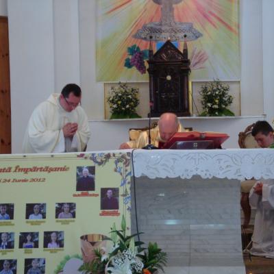 24 iunie: Moineşti: Prima sfântă Împărtăşanie