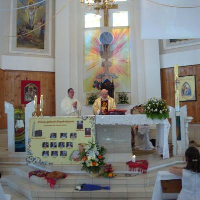 24 iunie: Moineşti: Prima sfântă Împărtăşanie