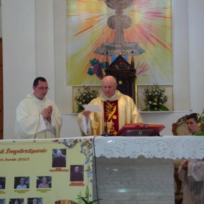 24 iunie: Moineşti: Prima sfântă Împărtăşanie