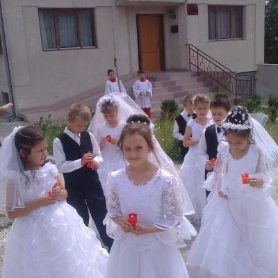 24 iunie: Valea Mică: Prima sfântă Împărtăşanie