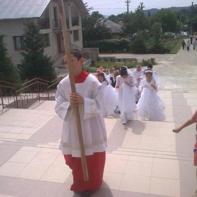 24 iunie: Valea Mică: Prima sfântă Împărtăşanie
