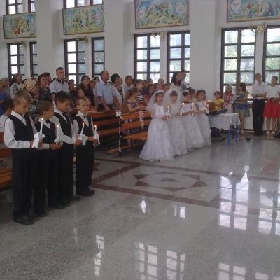 24 iunie: Valea Mică: Prima sfântă Împărtăşanie