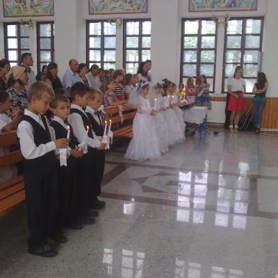 24 iunie: Valea Mică: Prima sfântă Împărtăşanie