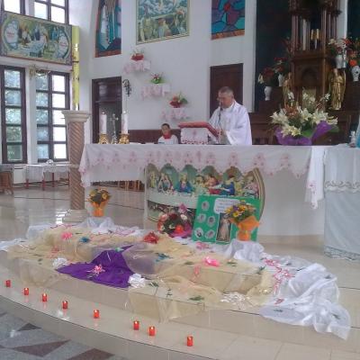 24 iunie: Valea Mică: Prima sfântă Împărtăşanie