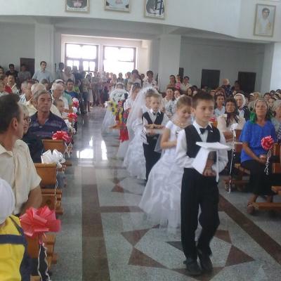 24 iunie: Valea Mică: Prima sfântă Împărtăşanie
