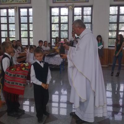 24 iunie: Valea Mică: Prima sfântă Împărtăşanie
