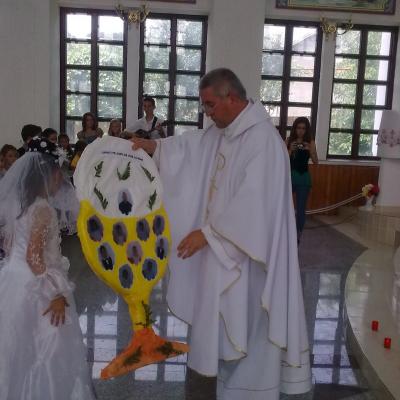 24 iunie: Valea Mică: Prima sfântă Împărtăşanie