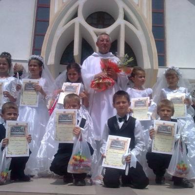 24 iunie: Valea Mică: Prima sfântă Împărtăşanie
