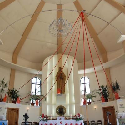 24 iunie: Roman "Isus, Bunul Păstor": Administrarea Mirului