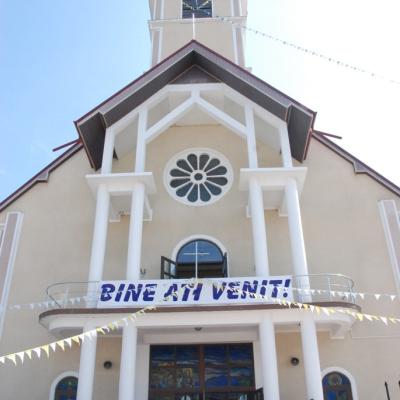 24 iunie: Roman "Isus, Bunul Păstor": Administrarea Mirului