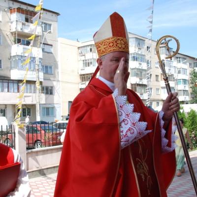 24 iunie: Roman "Isus, Bunul Păstor": Administrarea Mirului