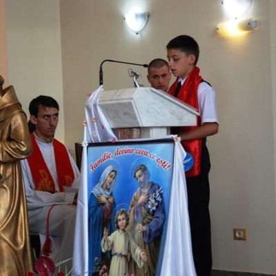24 iunie: Roman "Isus, Bunul Păstor": Administrarea Mirului