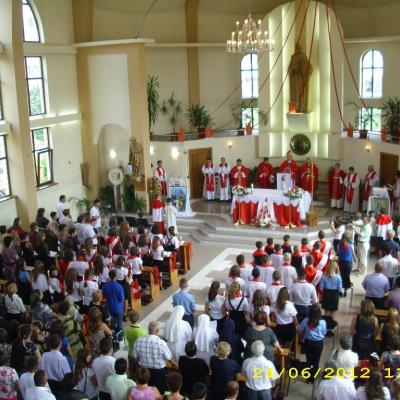 24 iunie: Roman "Isus, Bunul Păstor": Administrarea Mirului