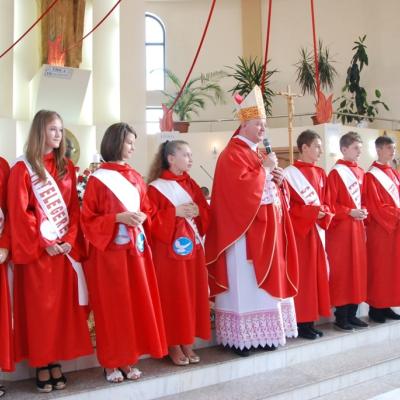 24 iunie: Roman "Isus, Bunul Păstor": Administrarea Mirului
