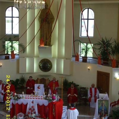 24 iunie: Roman "Isus, Bunul Păstor": Administrarea Mirului