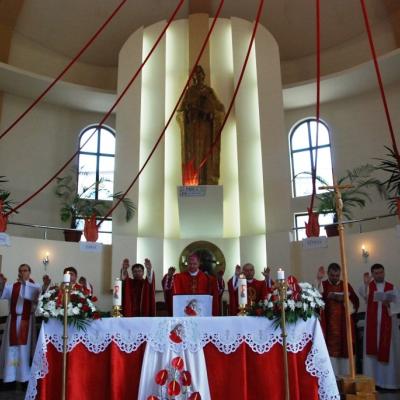24 iunie: Roman "Isus, Bunul Păstor": Administrarea Mirului