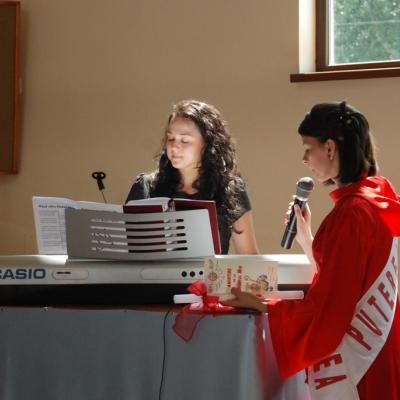 24 iunie: Roman "Isus, Bunul Păstor": Administrarea Mirului