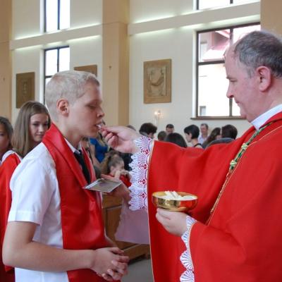 24 iunie: Roman "Isus, Bunul Păstor": Administrarea Mirului