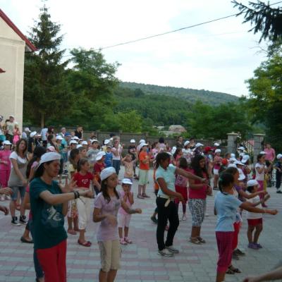 25 iunie - 5 iulie: Ploscuţeni: Campus pentru copii