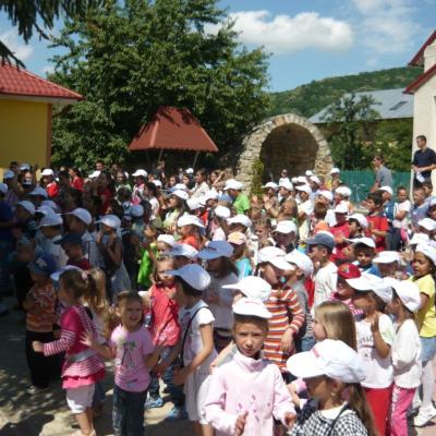 25 iunie - 5 iulie: Ploscuţeni: Campus pentru copii