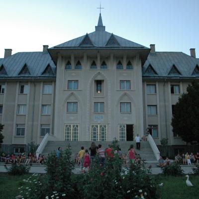 25-29 iunie şi 2-6 iulie: Iaşi ("Sfânta Tereza"): GREF şi campus: "Nemo şi perla albastră"