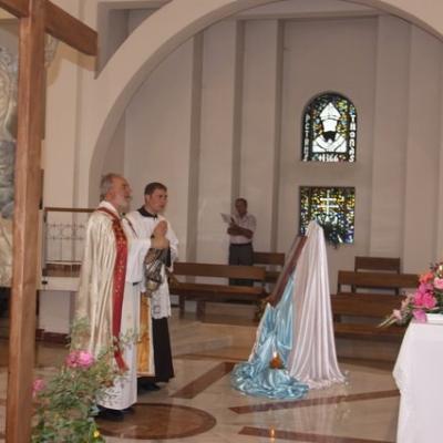 11 iulie: Luncani: Relicva Scapularului Carmelit purtat de fericitul Ioan Paul al II-lea, sosită la mănăstirea carmelită