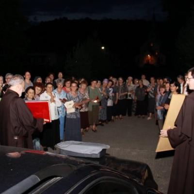 11 iulie: Luncani: Relicva Scapularului Carmelit purtat de fericitul Ioan Paul al II-lea, sosită la mănăstirea carmelită