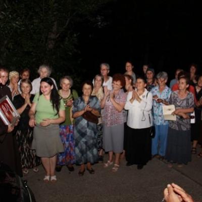 11 iulie: Luncani: Relicva Scapularului Carmelit purtat de fericitul Ioan Paul al II-lea, sosită la mănăstirea carmelită