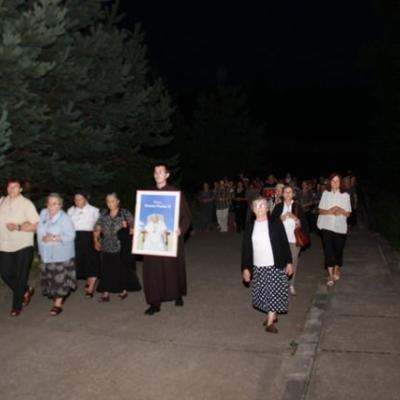 11 iulie: Luncani: Relicva Scapularului Carmelit purtat de fericitul Ioan Paul al II-lea, sosită la mănăstirea carmelită