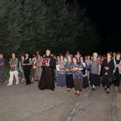 11 iulie: Luncani: Relicva Scapularului Carmelit purtat de fericitul Ioan Paul al II-lea, sosită la mănăstirea carmelită