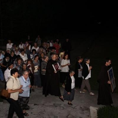11 iulie: Luncani: Relicva Scapularului Carmelit purtat de fericitul Ioan Paul al II-lea, sosită la mănăstirea carmelită