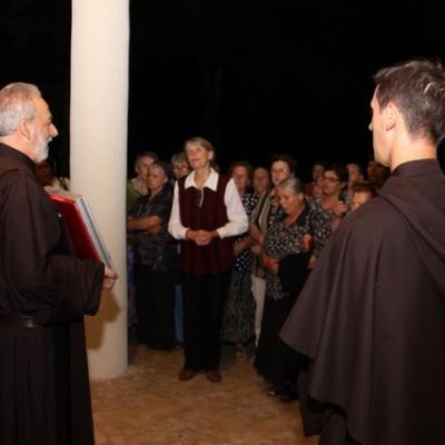 11 iulie: Luncani: Relicva Scapularului Carmelit purtat de fericitul Ioan Paul al II-lea, sosită la mănăstirea carmelită