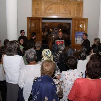 11 iulie: Luncani: Relicva Scapularului Carmelit purtat de fericitul Ioan Paul al II-lea, sosită la mănăstirea carmelită