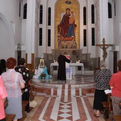 11 iulie: Luncani: Relicva Scapularului Carmelit purtat de fericitul Ioan Paul al II-lea, sosită la mănăstirea carmelită