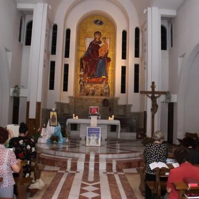 11 iulie: Luncani: Relicva Scapularului Carmelit purtat de fericitul Ioan Paul al II-lea, sosită la mănăstirea carmelită