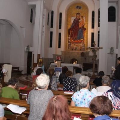 11 iulie: Luncani: Relicva Scapularului Carmelit purtat de fericitul Ioan Paul al II-lea, sosită la mănăstirea carmelită