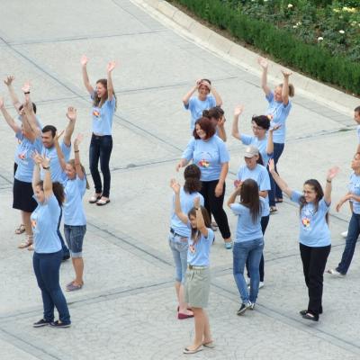 15 iulie: Iaşi: lansarea imnului INTC 2012 şi flash-mob de prezentare a evenimentului