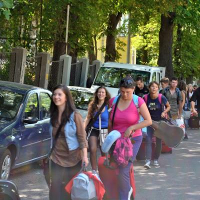 25 iulie: INTC Iaşi: Sosirea tinerilor participanţi